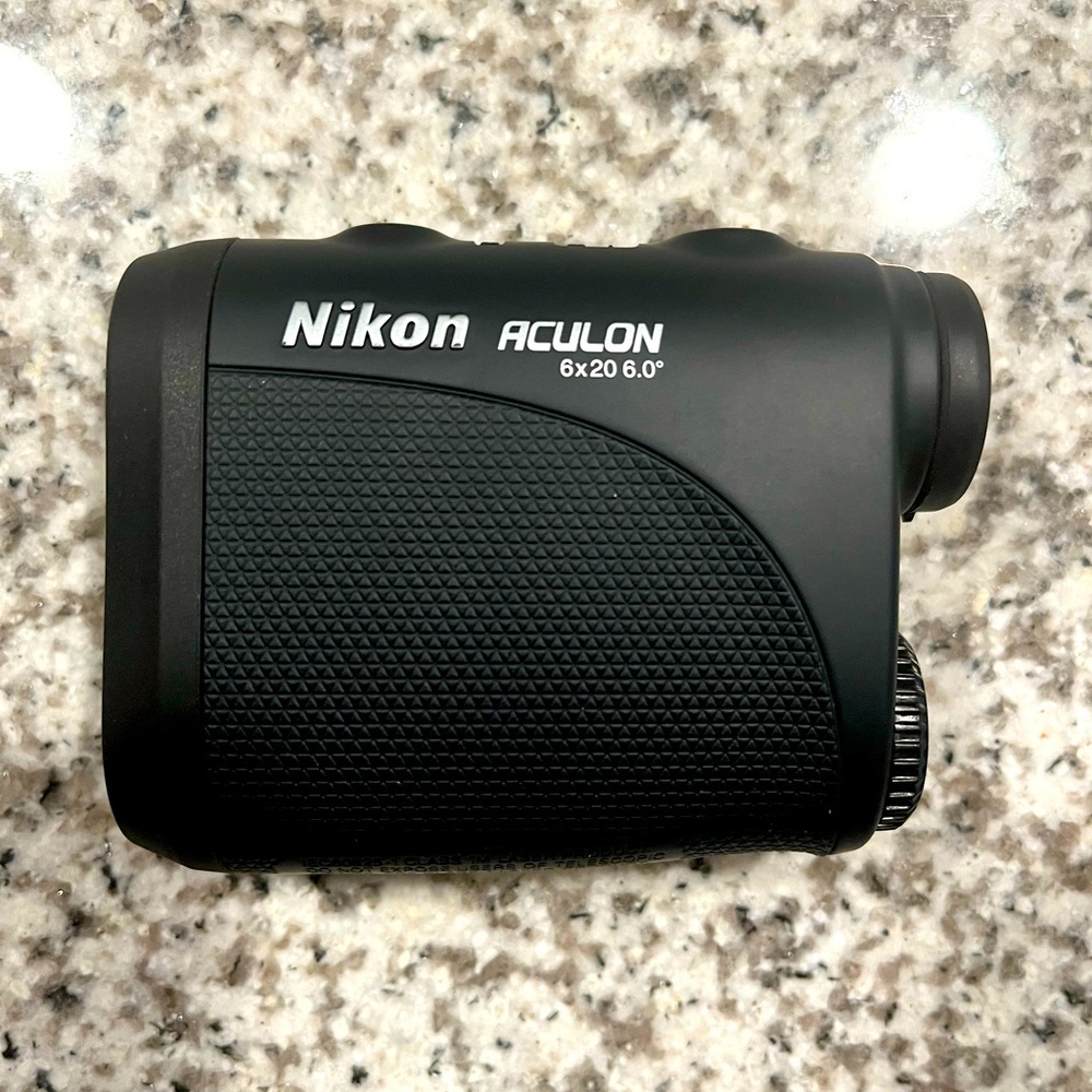 Nikon Aculon Golf Range Finder